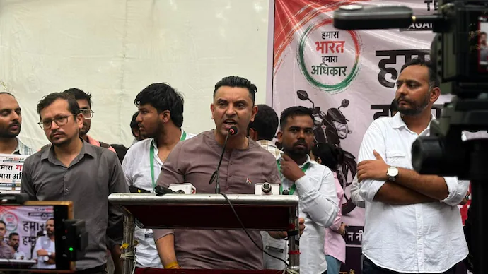 India witnesses its first E20 petrol protest as motorists claim lower mileage, choked fuel systems, and rising repair costs. Know the full story.